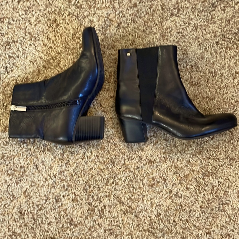 Women’s Black Leather Heel Booties with Side Zip & Stretch Fabric Strip Size 7.5